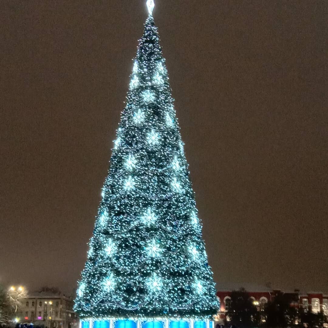С Новым годом! С Новым счастьем!