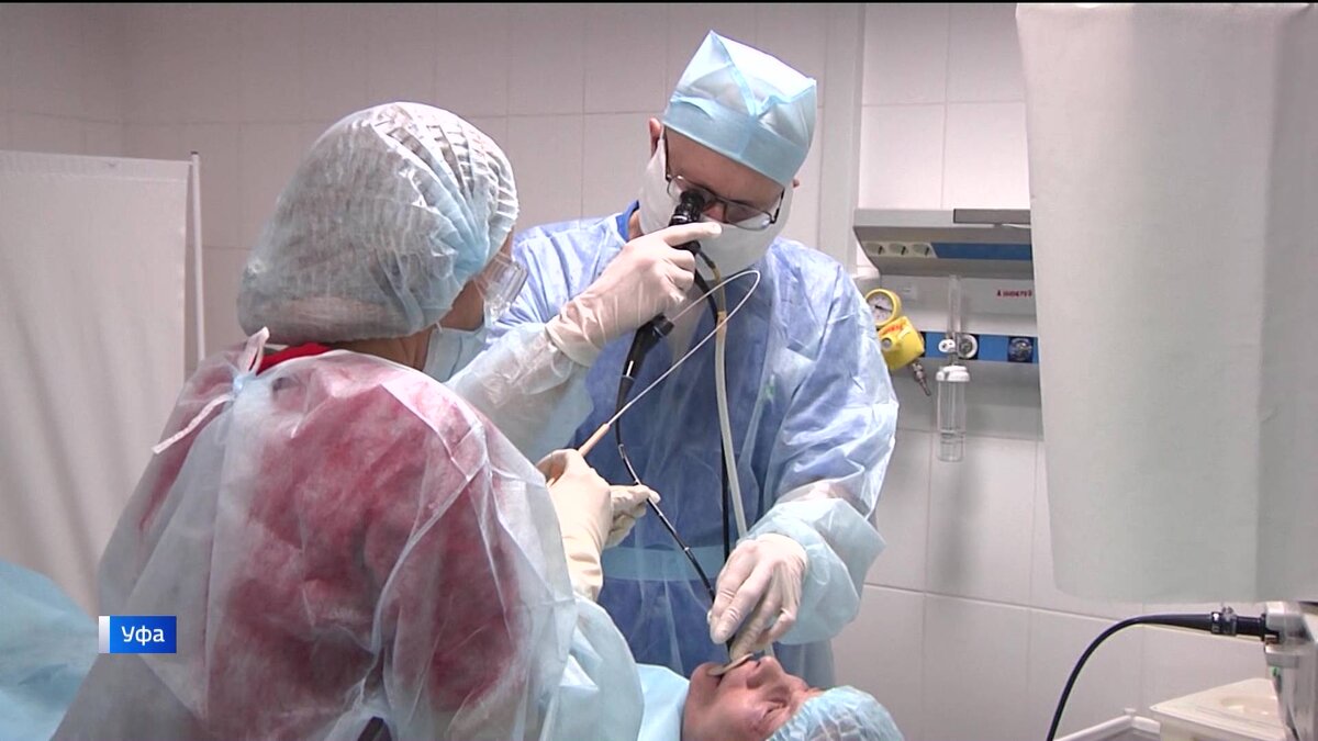    За год в Уфе хирург-эндоскопист Андрей Сурдул спас почти сотню больных туберкулезом - сюжет "Вести"