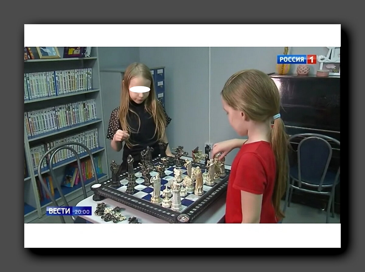 Вести двойную игру