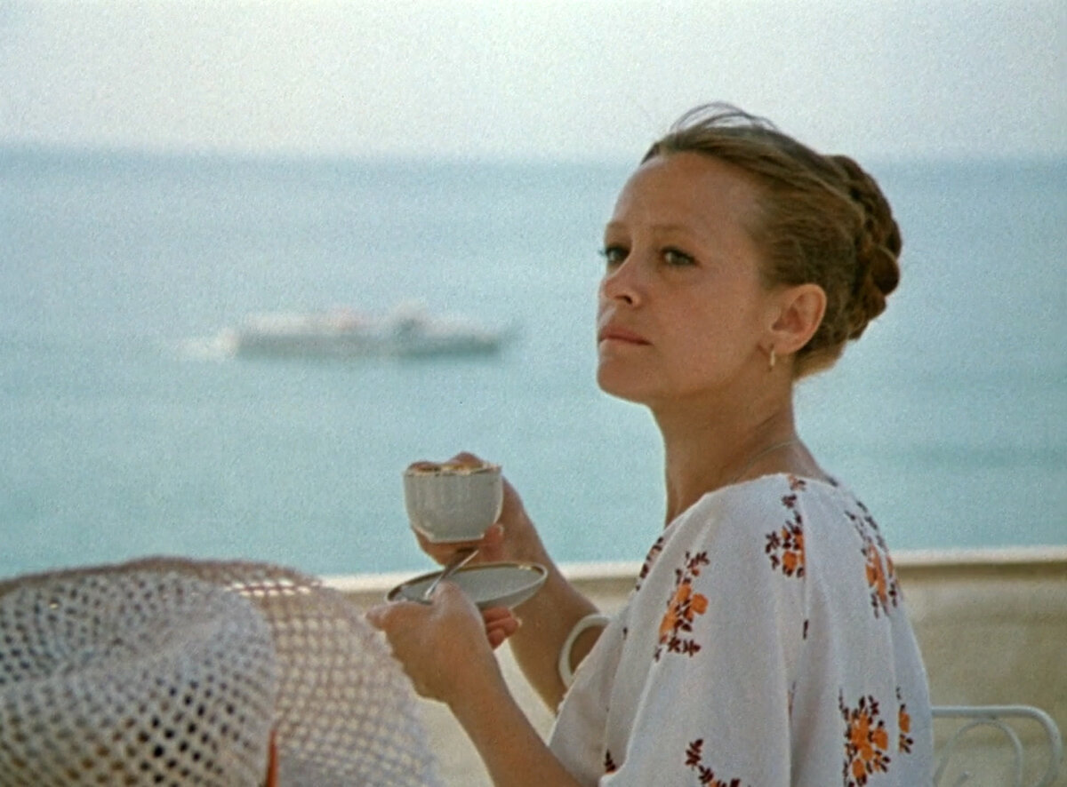 Марина Неелова. Кадр из кинофильма "Дамы приглашают кавалеров", 1980 г., режиссер Иван Киасашвили, сценаристы Александр Бородянский, Карен Шахназаров, композитор Богдан Троцюк (скриншот)