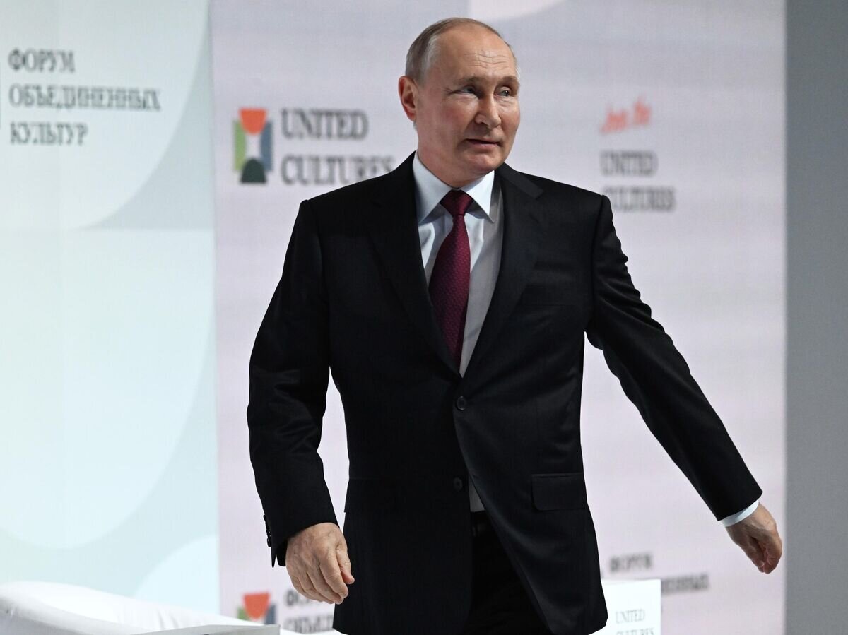    Президент РФ Владимир Путин выступает на пленарном заседании в рамках IX международного культурного форума в Санкт-Петербурге© РИА Новости / Павел Бедняков