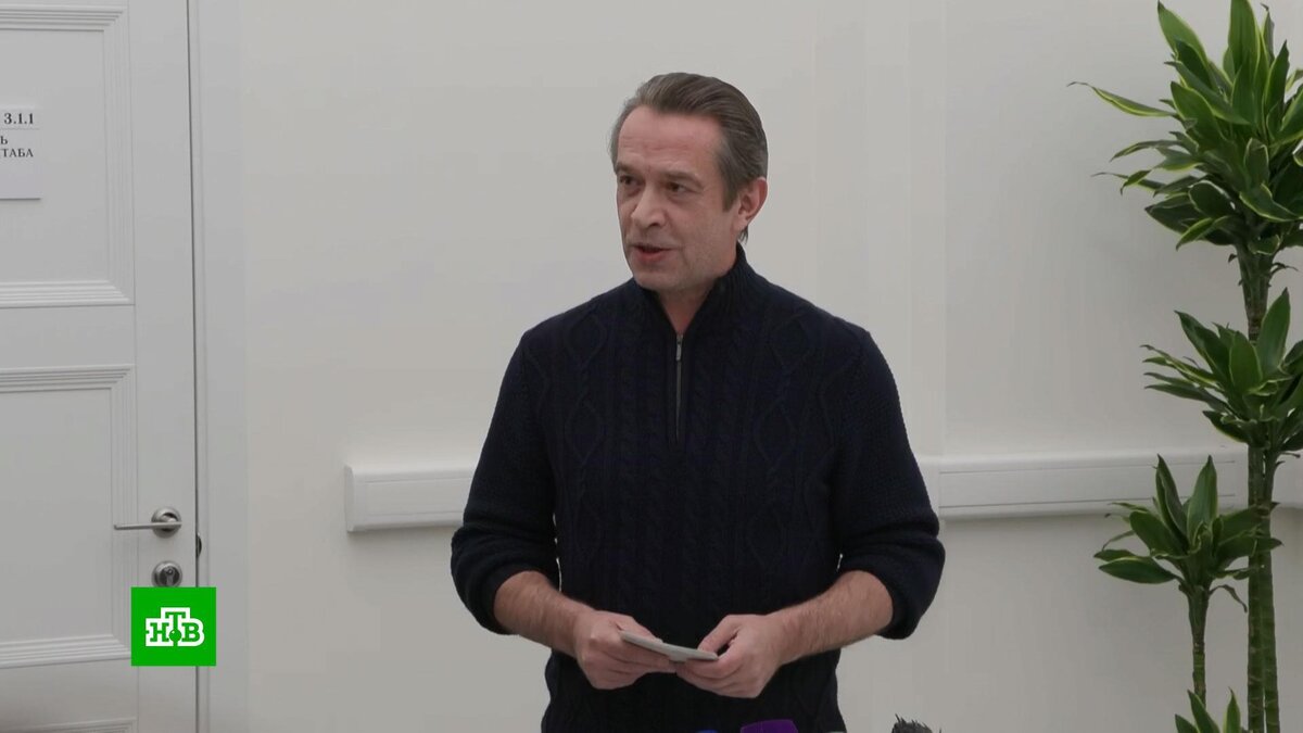    Доверенным лицам Владимира Путина начали вручать удостоверения