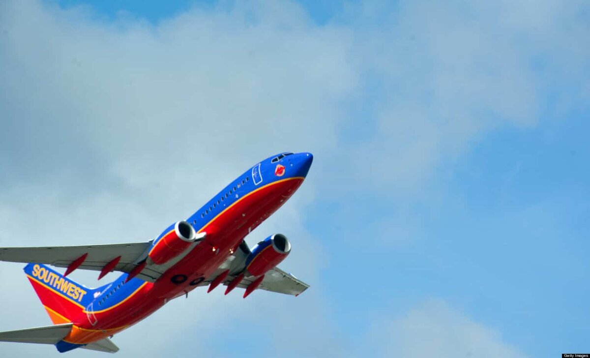 Самолёт с бортовым номером №1380 американской фирмы «Southwest Airlines» совершал перелёт из Нью-Йорка в Даллас.