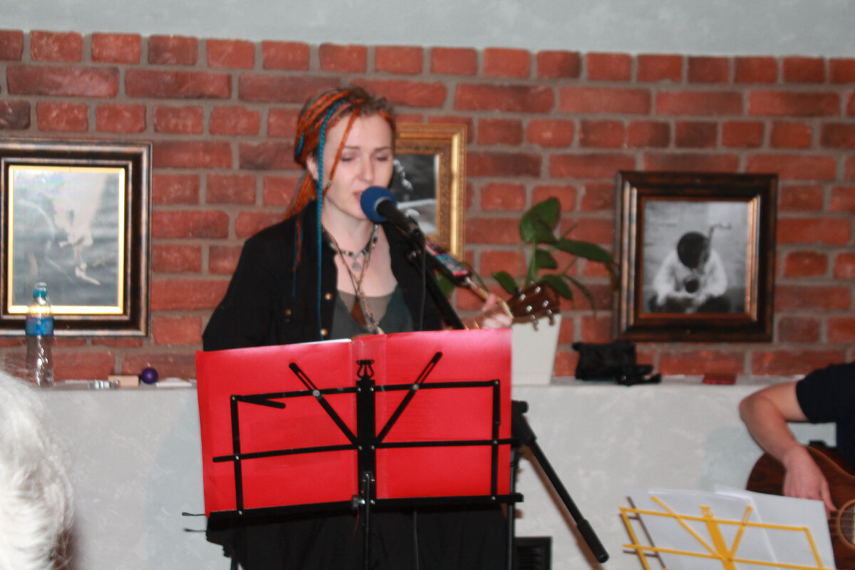 Это был первый наш после 24 февраля 2022 года концерт... Мы сначала его отменили, но потом все-таки решили играть... 