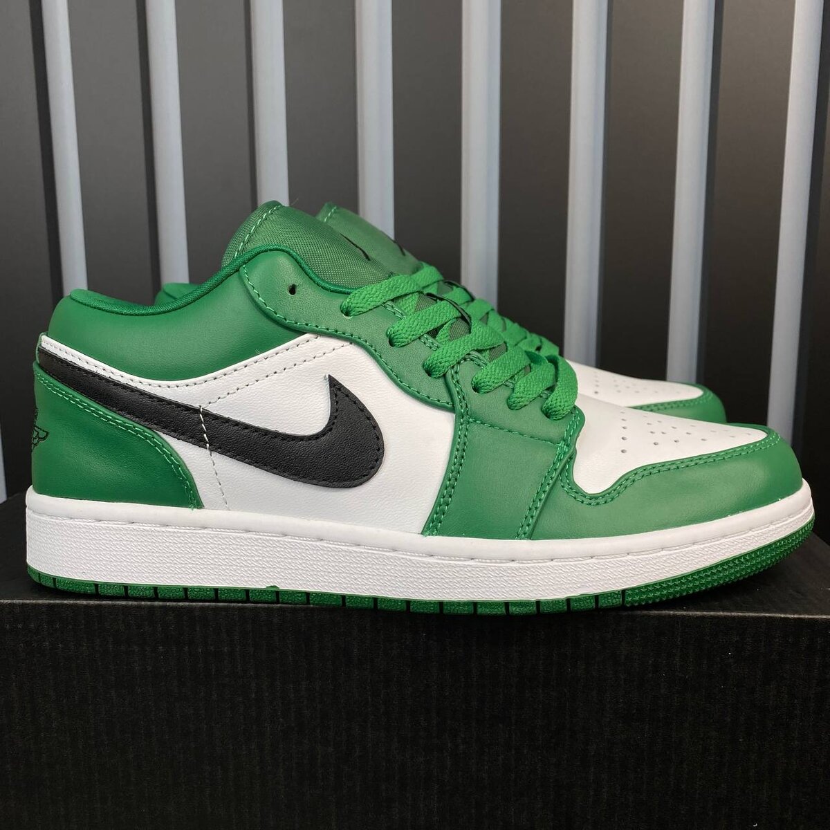  Nike Air Jordan 1 Low Pine Green