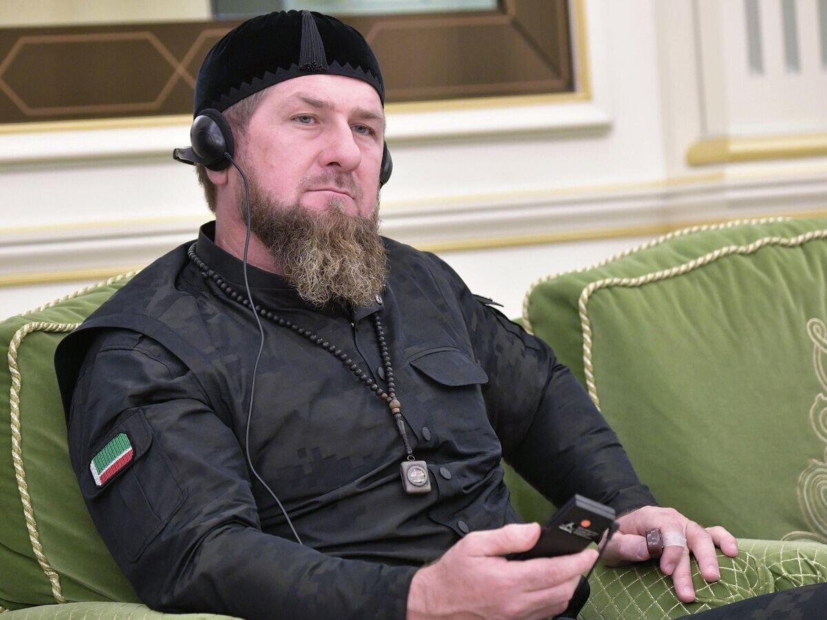     Глава Чечни Рамзан Кадыров во время визита президента РФ Владимира Путина в Саудовскую Аравию© РИА Новости / Алексей Никольский