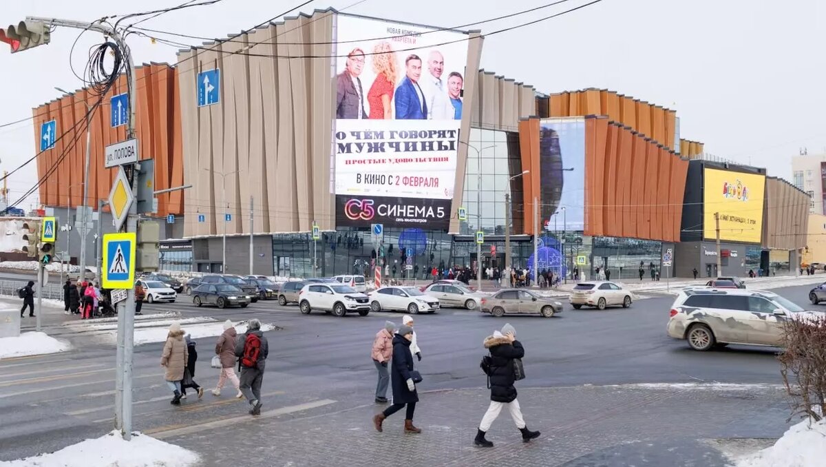     Неизвестный в социальных сетях утверждает, что проблему с затором на паркинге не могли решить несколько часов. В ТРЦ отрицают это.