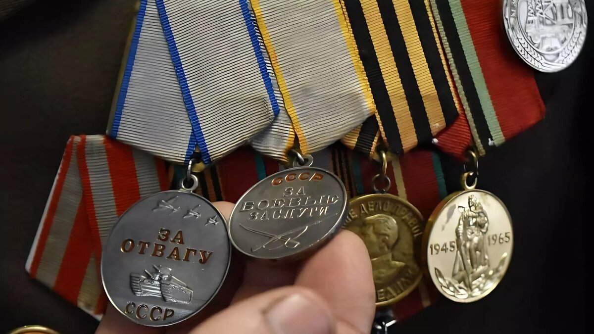     Сегодня, 5 января, отмечает день рождения ветеран Великой Отечественной войны из Буинска Рауф Ибрагимович Тухватуллин. Сегодня ему исполнилось 104 года. Об этом в своем Telegram-канале сообщил глава Буинского района Ранис Камартдинов.