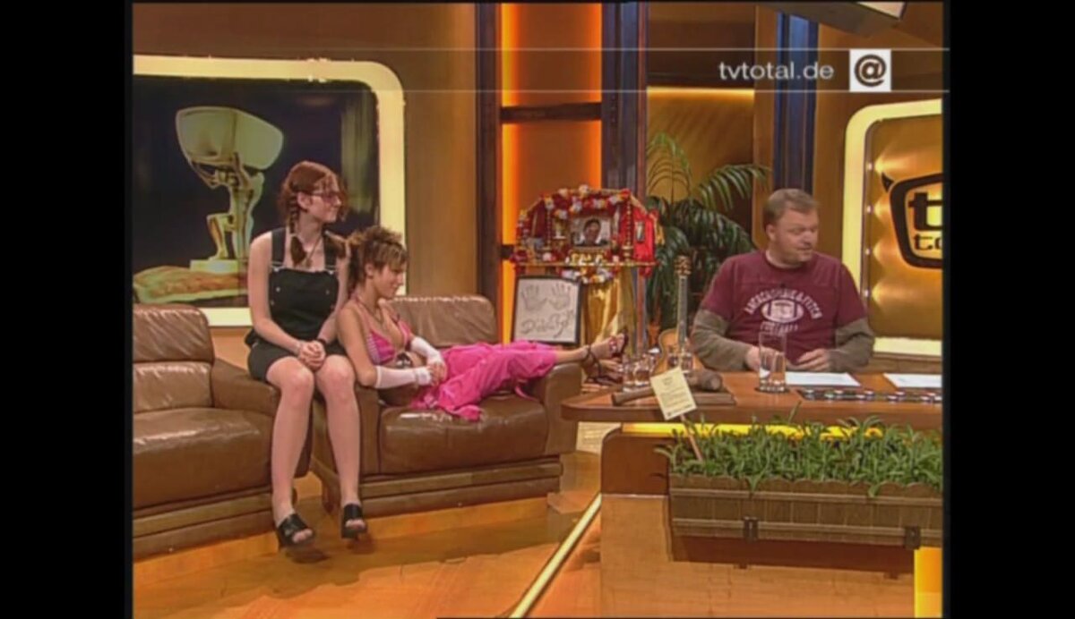 А вот и нет... что-то с памятью моей стало... Не в белых футболках и джинсах. Фото: sharemania