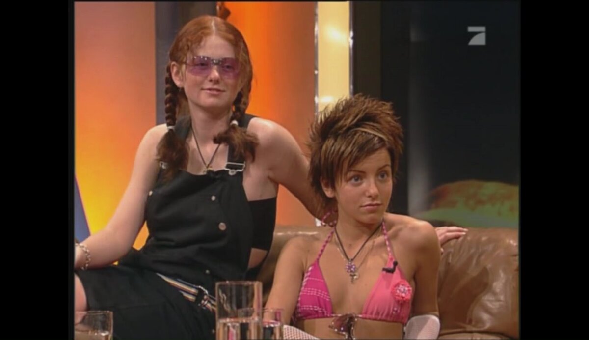 Нашел! Ностальгия:) TV Total с Тату. "У ней такая мааааленькая грудь, у ней татуированные знаки" - должно быть эта песня вдохновила их проюсера:) Фото: sharemania