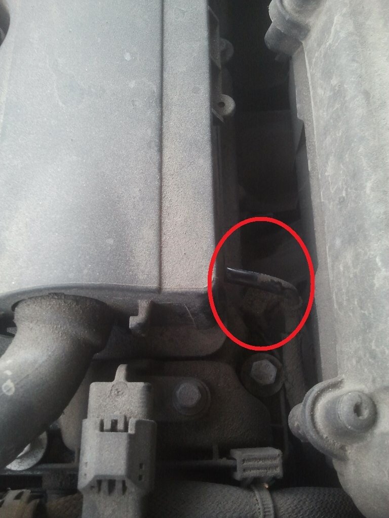 Красным выделена трубочка, на которой у вас будет стоять уплотнитель (см. следующее фото) 