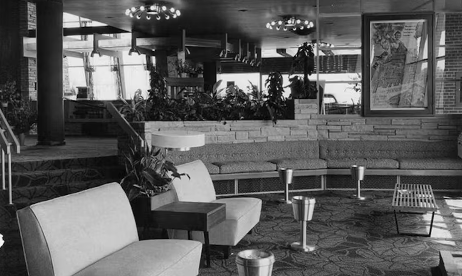 Театр «Терраса», спроектированный фирмой «Либенберг и Каплан», включил в свой дизайн затонувшую гостиную.