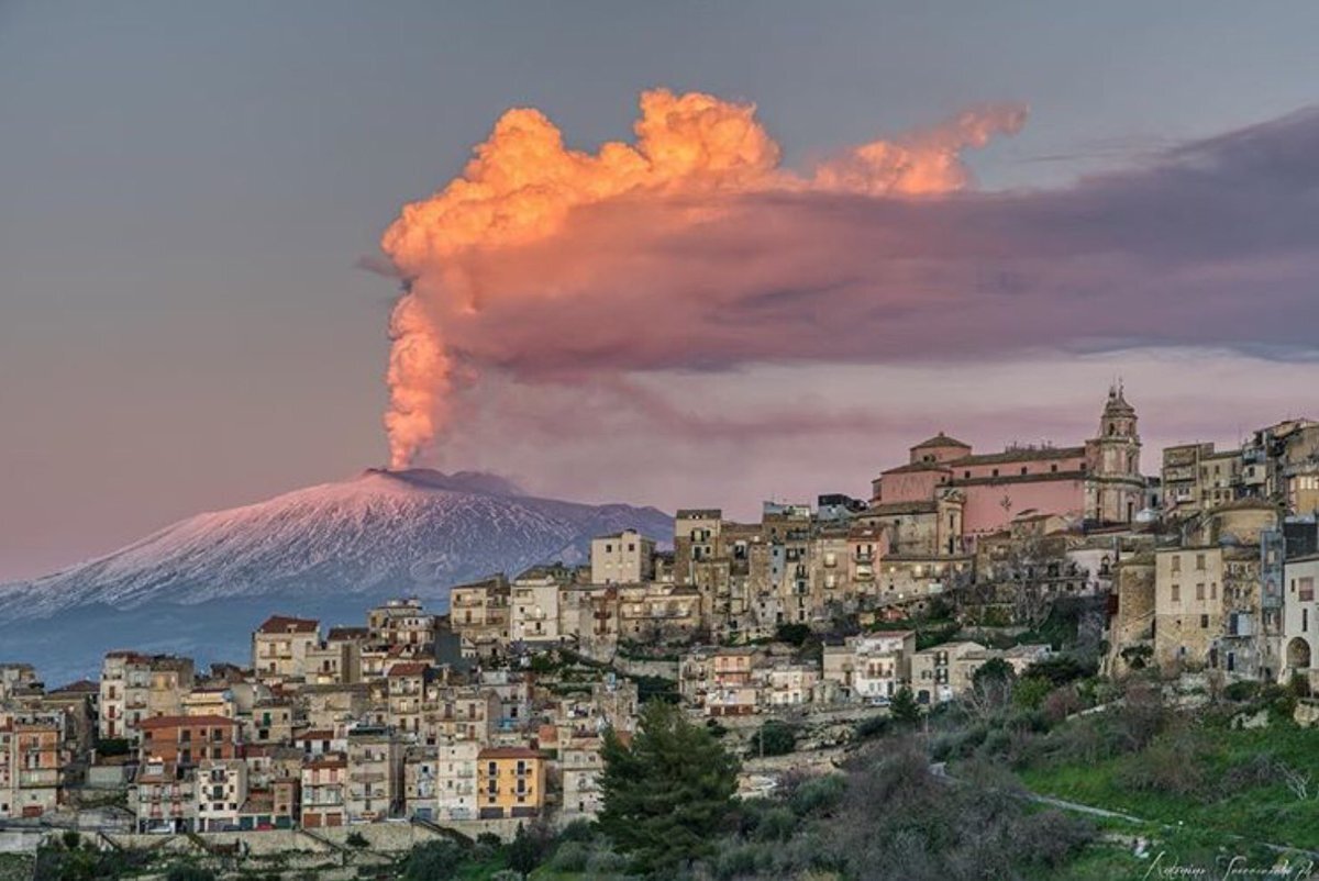 Город в италии в вулкане