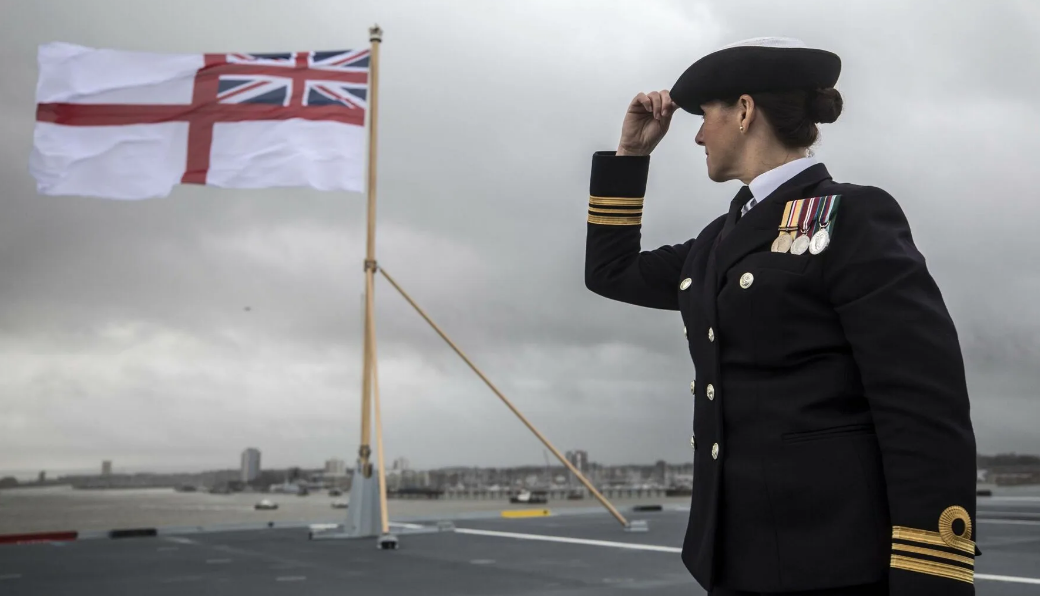 Telegraph: "У ВМС Британии так мало моряков, им приходится списать два военных корабля".        Из открытых источников