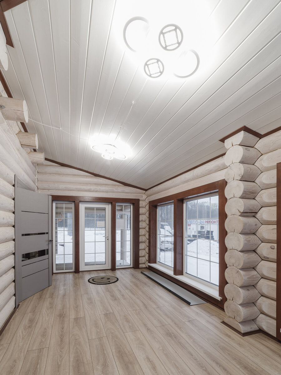 Входная группа ПВХ в выставочном доме на Пятницком шоссе в Отраде