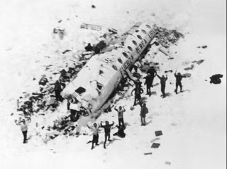 «Общество снега» рассказывает ужасающую правдивую историю катастрофы 1972 года.