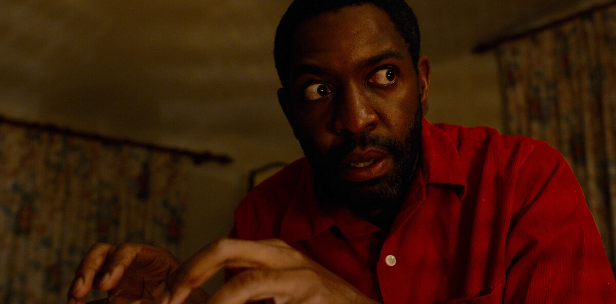 Кадр из фильма "Проклятие дома с призраками"