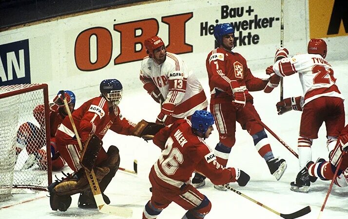 Фото с яндекс.картинки (матч СССР - ЧССР на чемпионате мира -1985)