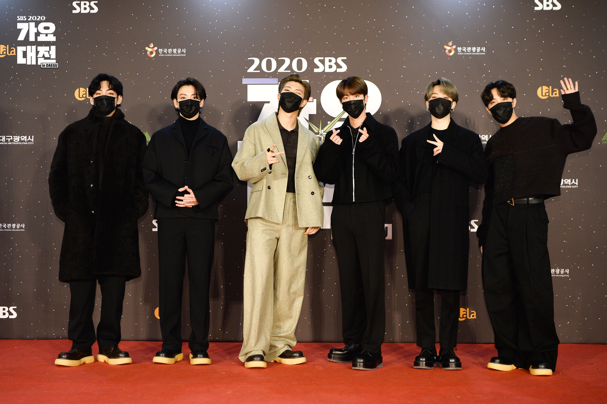 Несмотря на локдаун красная дорожка и очное награждение все же состоялись