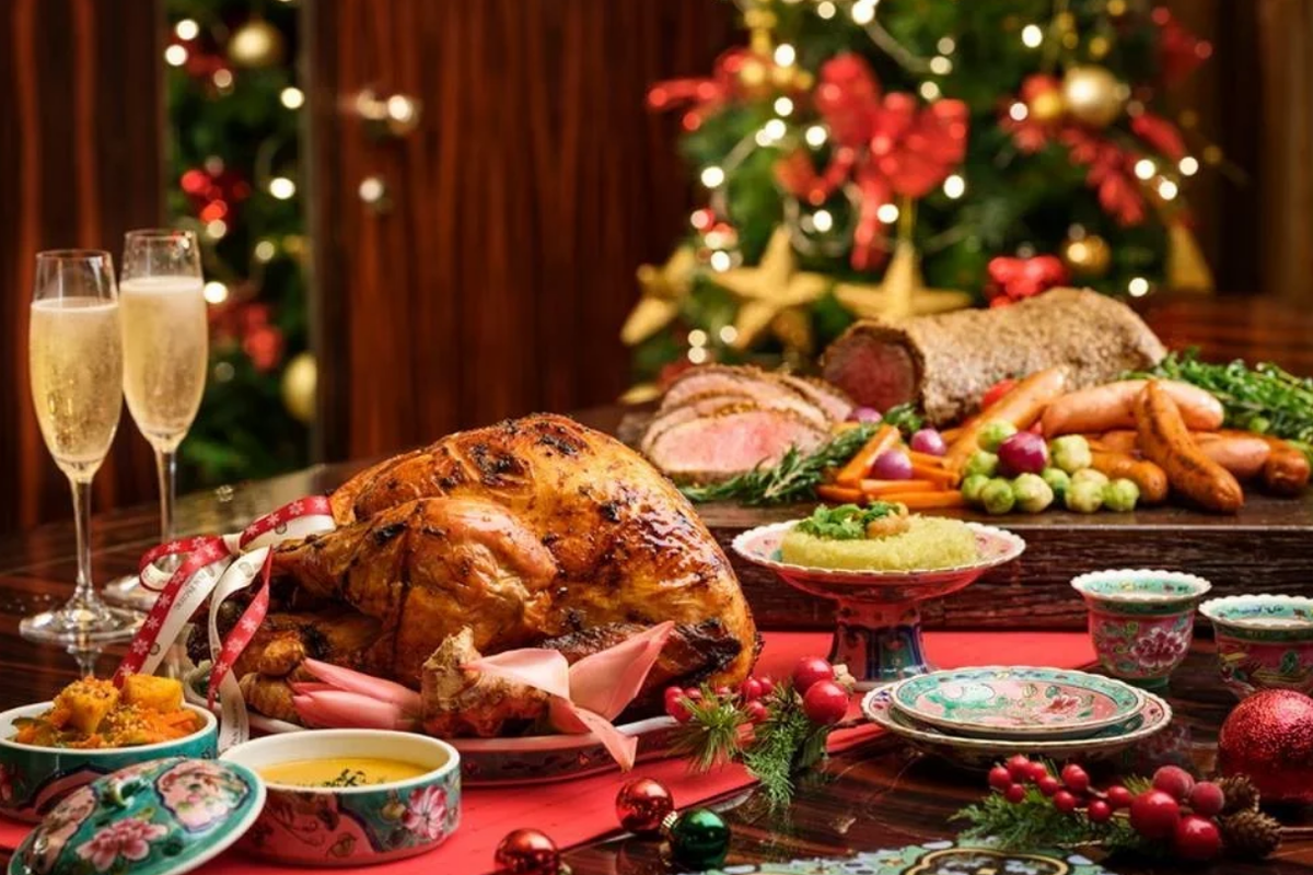 Рождество – это один из самых важных праздников в Великобритании, и на этот день готовятся различные блюда. Вот некоторые из традиционных блюд, которые можно попробовать во время рождественского ужина.