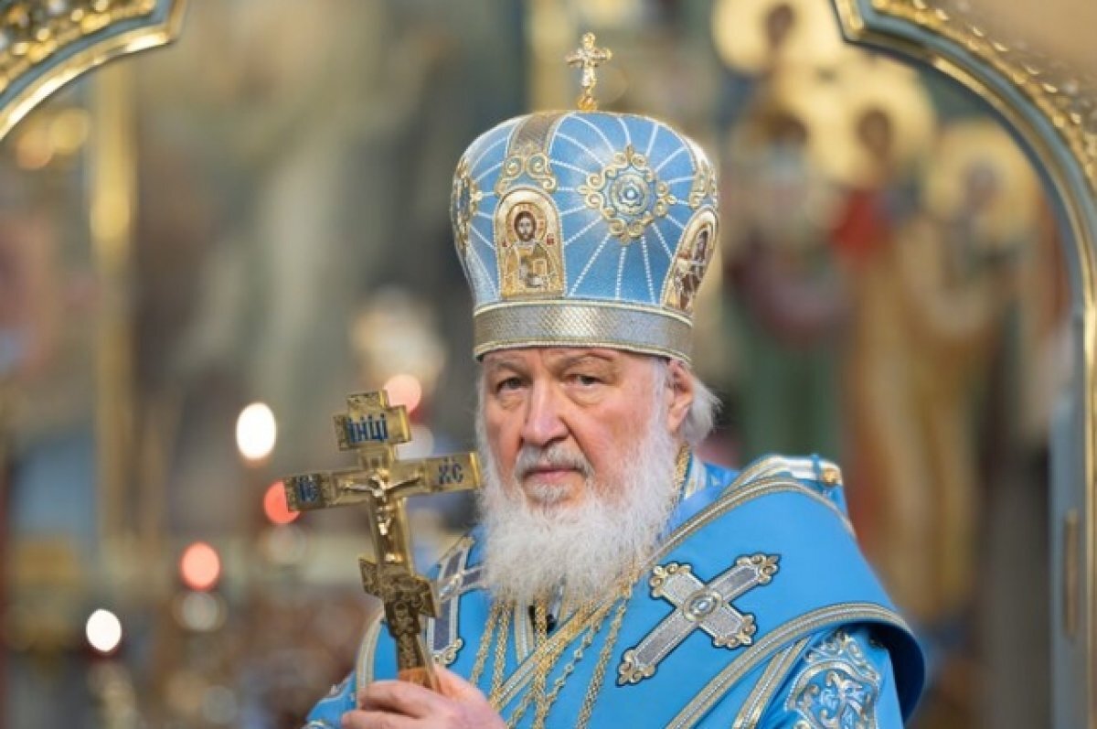 Патриарх Кирилл поздравил православных с днем Святой Троицы