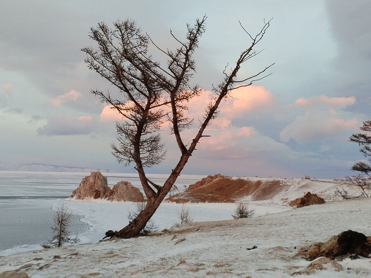 Закат ночь. Последний закат. Закат уходящего солнца. Последний луч солнца. Солнечное зарево.