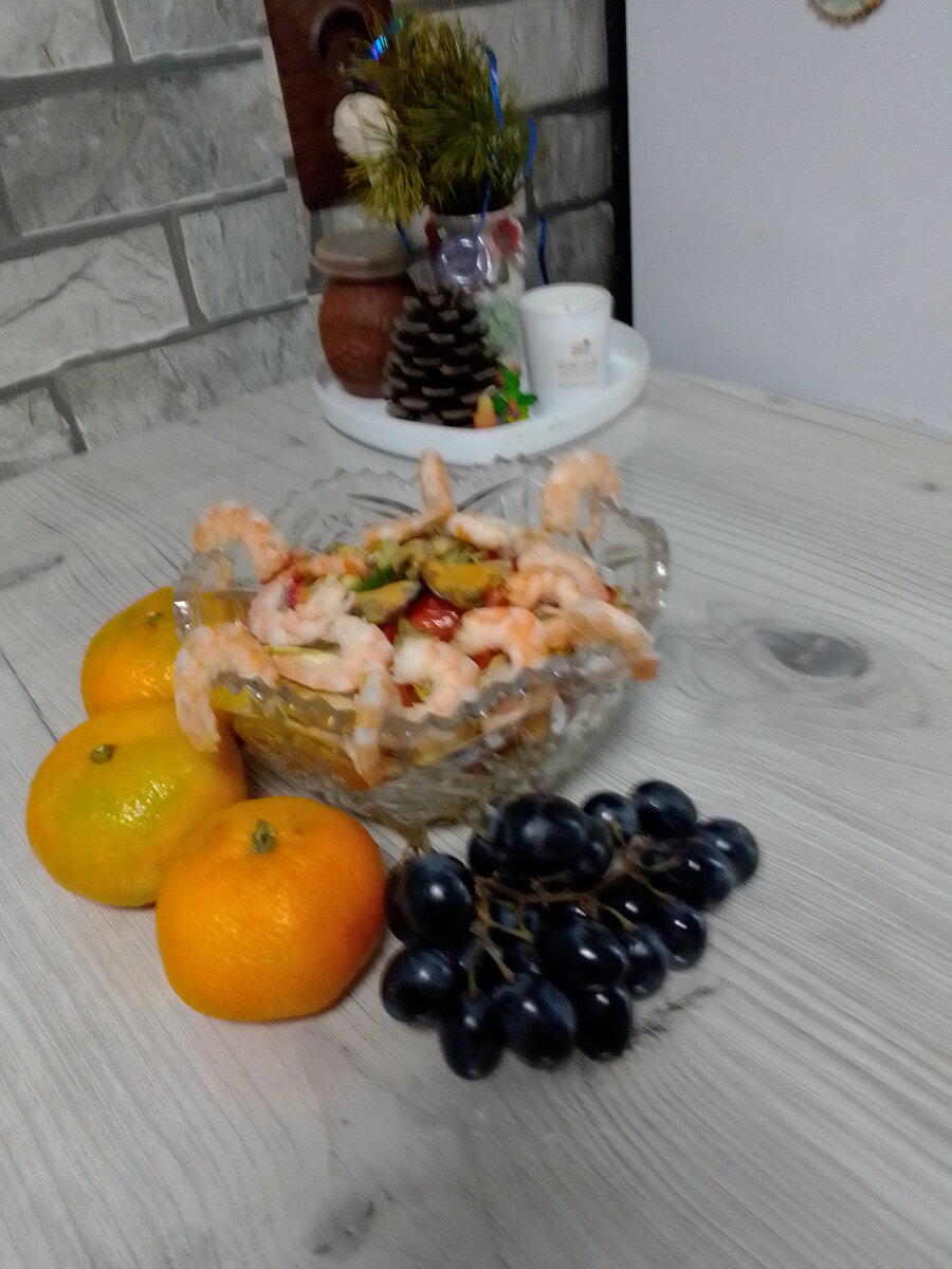 салат Морской коктейль с мидиями и креветками