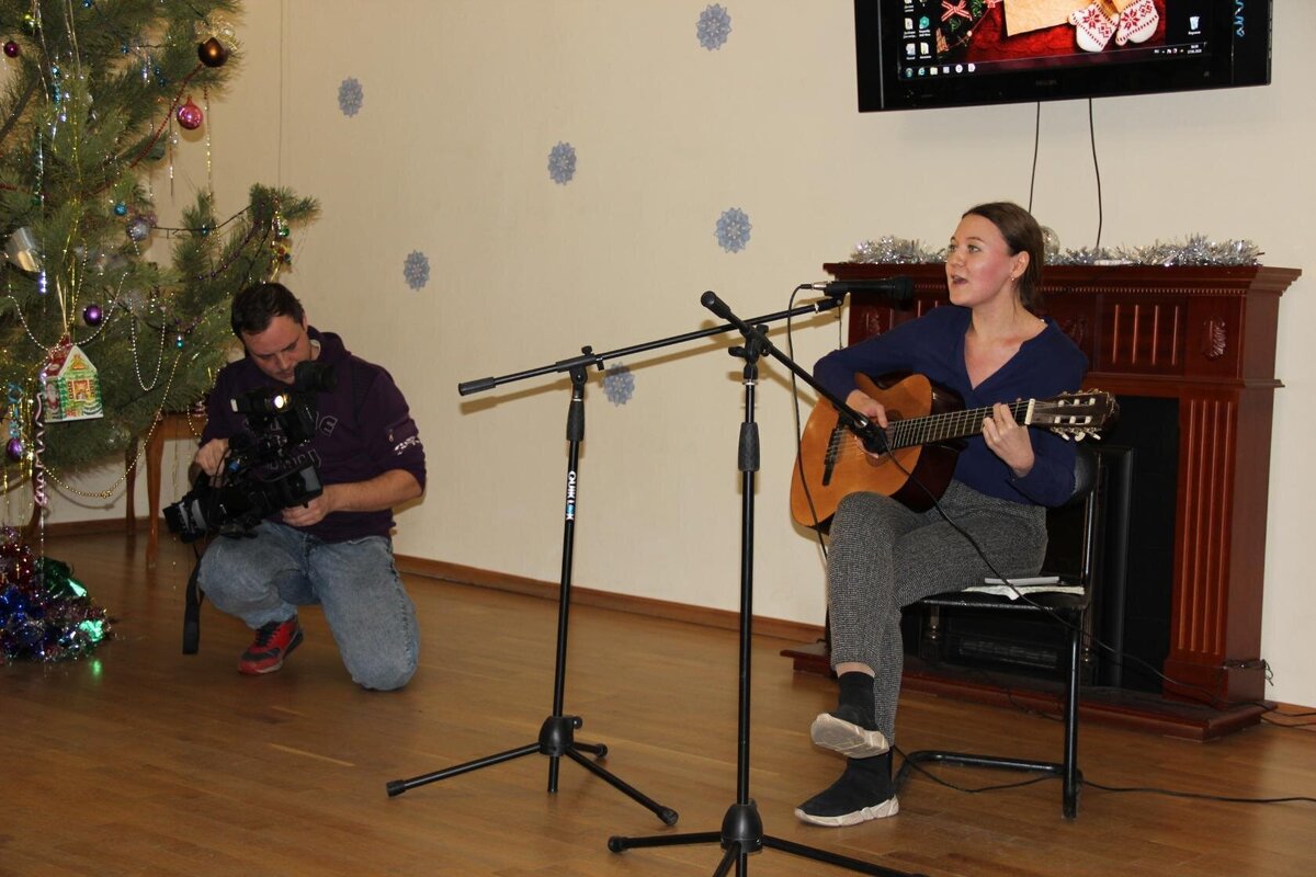 Анжелика Пальцева уже успела представить свои песни на творческой встрече с поющими журналистами в пензенском литературном музее в 2019 году