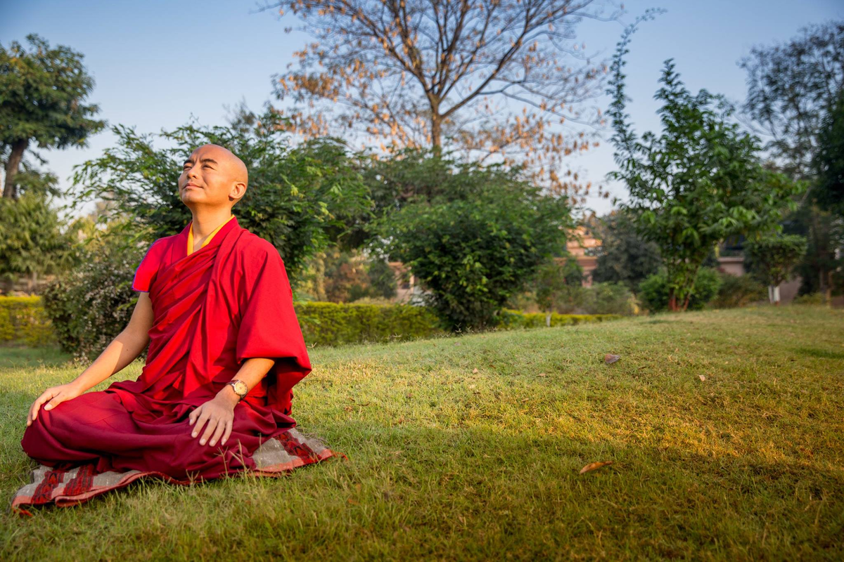 Описание медитаций. Буддистский монах Тибет. Тибет монахи дзи. Тибет монахи медитация. Йонге Мингьюр Ринпоче.