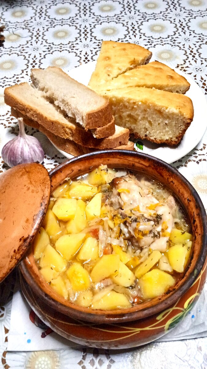 скромный ужин автора канала, щи и манник на козьем масле