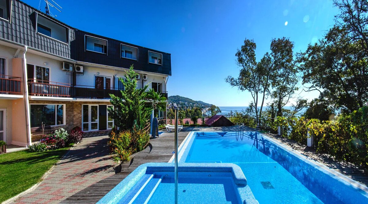 Отель Ватер Лоо с бассейном