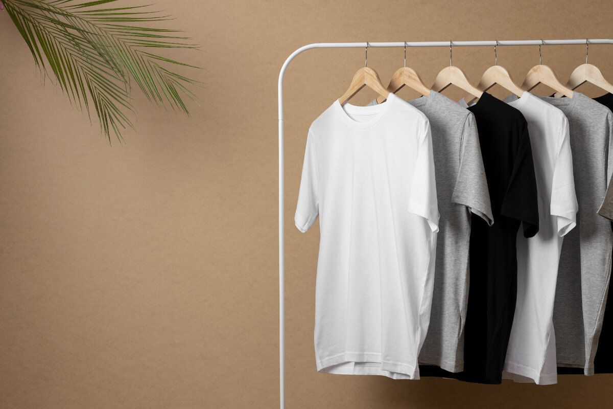 Изображение от <a href="https://ru.freepik.com/free-photo/shirt-mockup-concept-with-plain-clothing_27828403.htm#query=%D0%B2%D0%B5%D1%88%D0%B0%D0%BB%D0%BA%D0%B0&position=24&from_view=search&track=sph&uuid=19c675d5-d7aa-4930-9f15-425f6c7ab81c">Freepik</a>