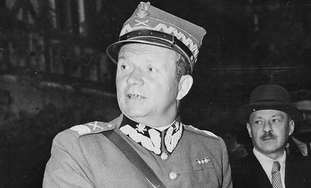  В 1944 году Жимерский возглавил Войско Польское, которое вместе с Советской армией дошло до Берлина.  