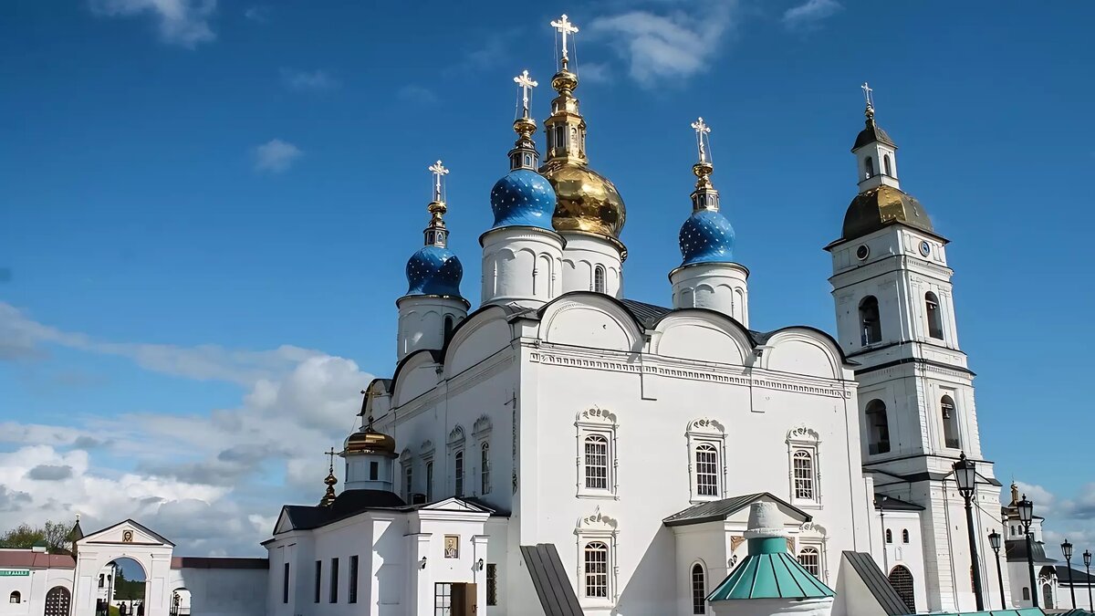     Праздничную Рождественскую литургию из Софийско-Успенского собора Тобольского кремля покажут в прямом эфире. Трансляции состоятся на нескольких площадках: