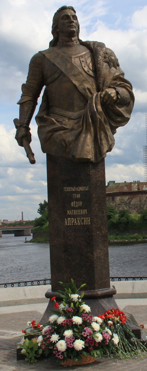 Памятник Федору Апраксину в Выборге