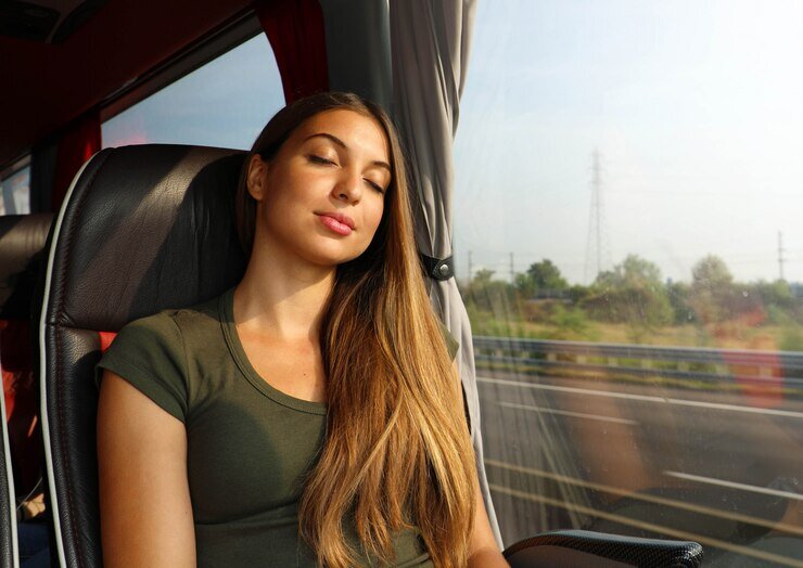 https://ru.freepik.com/premium-photo/young-beautiful-woman-sleeping-sitting-in-the-bus-bus-passenger-traveling-sitting-in-a-seat-and-sleeping_9817680.htm