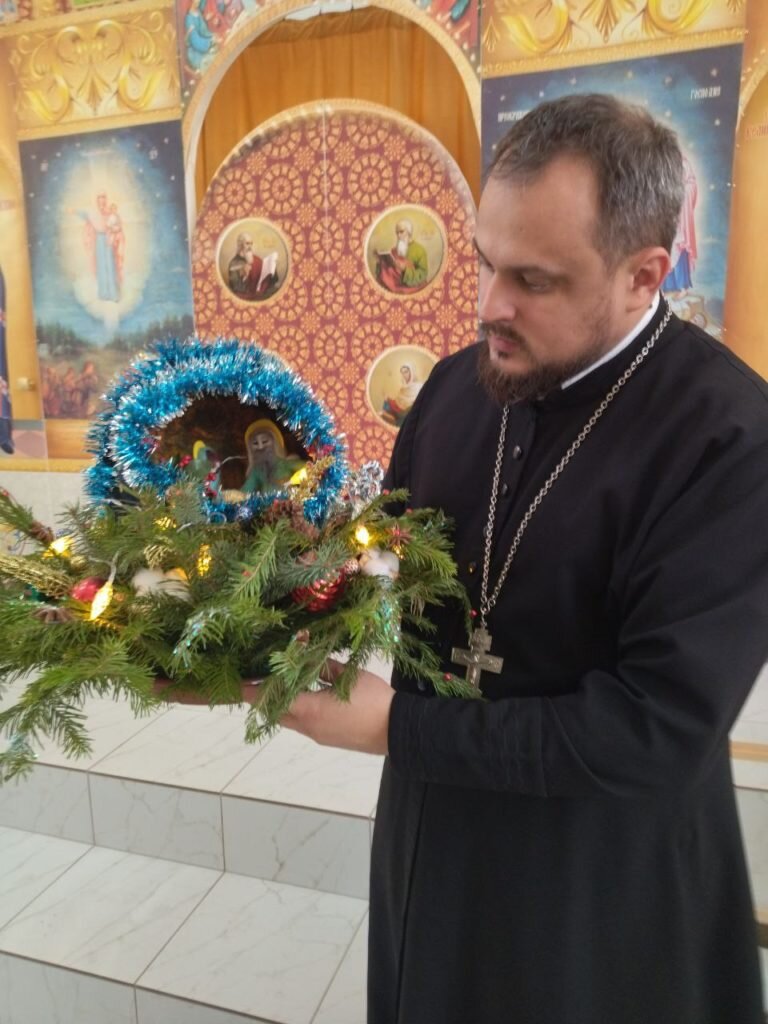     Свалянный из шерсти вертеп украсит храм в Волжском на Рождество Христово
