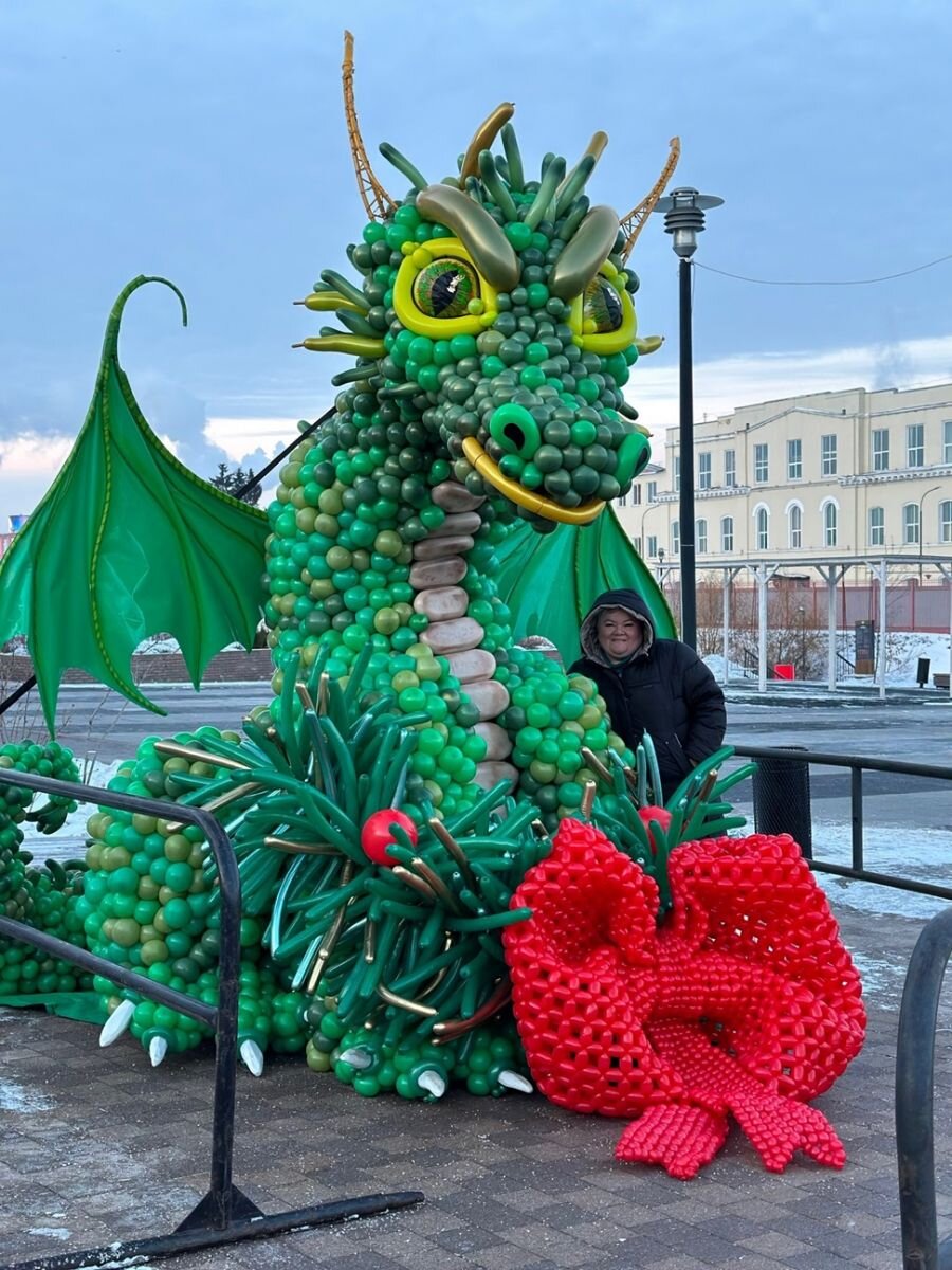 Можно сделать в центре