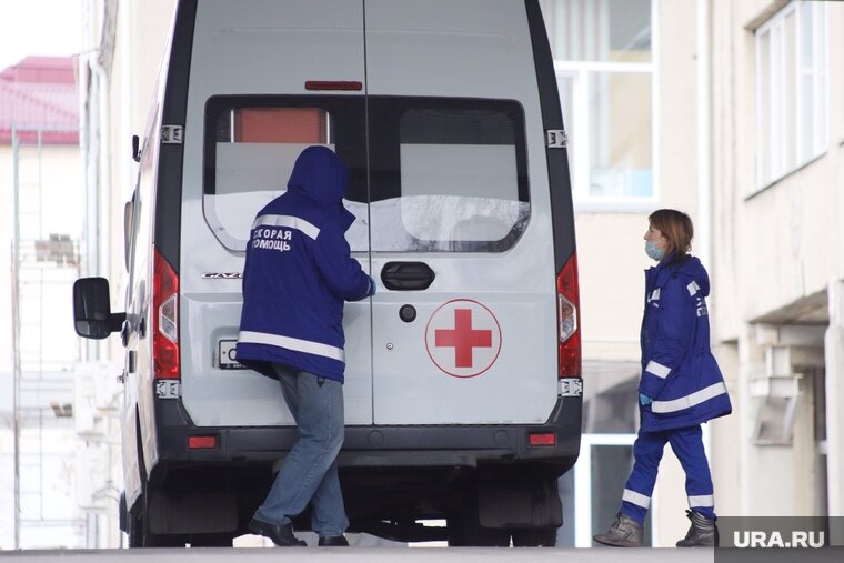 Скорая помощь спасает людей. Оказание скорой помощи. Оказание скорой помощи. Оказание скорой медицинской помощи. Оказание скорой медицинской помощи.