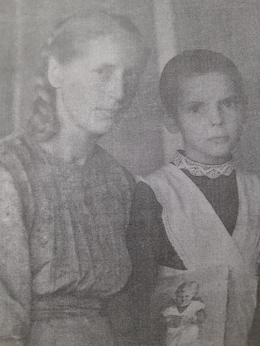 Я с букварём и мама .