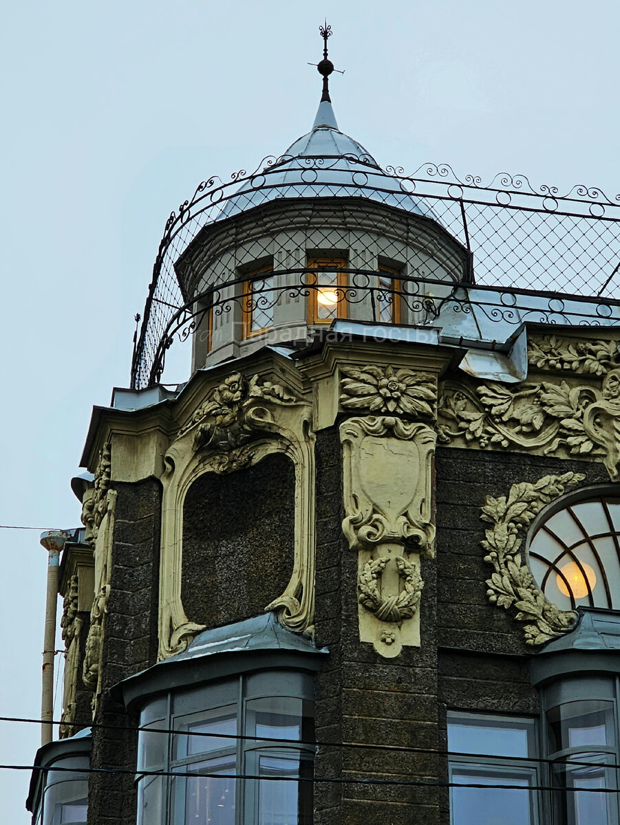 Фото: Парадная гостья