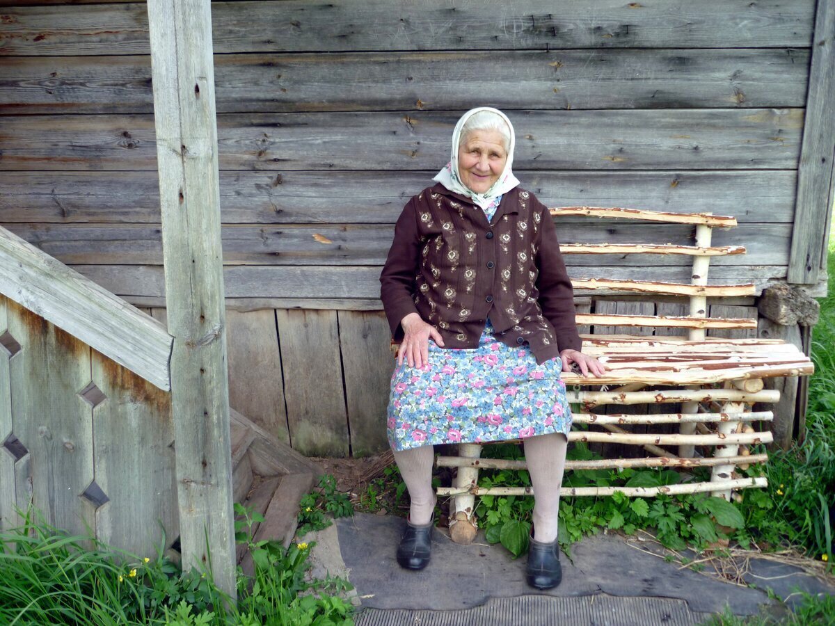 Вот она, носительница деревенских сплетен, преданий и легенд. К советам старожилов однозначно стоит прислушиваться. Фото из сети