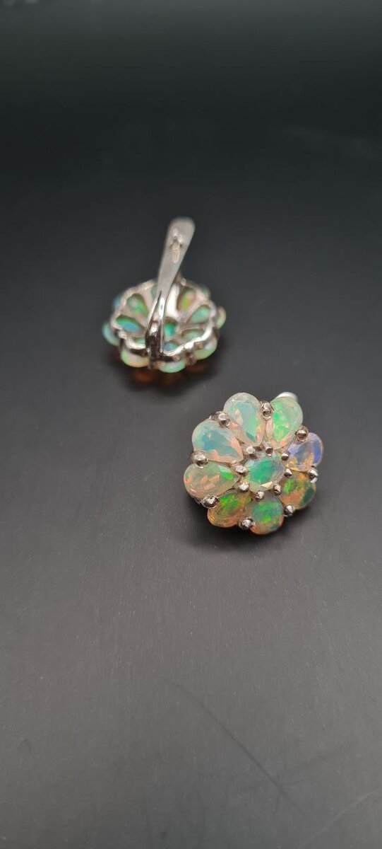 как видите, с обратной стороны камни не менее прекрасны, как и с лицевой