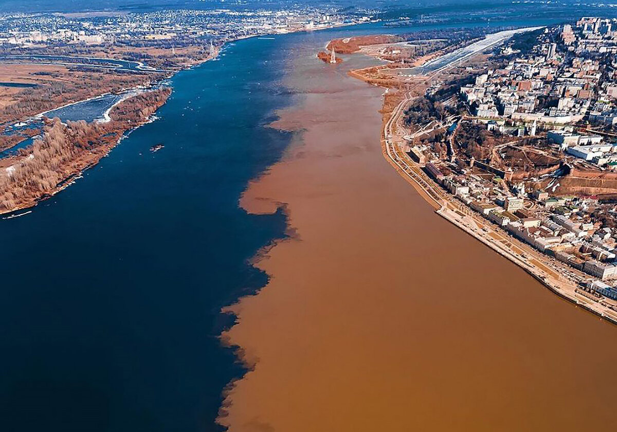 Место впадения реки в другой водоем