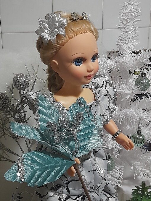 "Серебристый Ангел Рождества" в исполнении куклы Анастасии. Январь, 2024. 