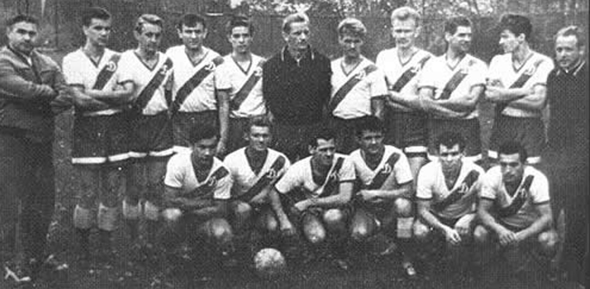 Чемпионская команда киевского «Динамо"-1961. Каневский — пятый слева в верхнем ряду. Таким это фото было 