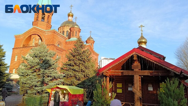 Патриарх Кирилл совершил Крестный ход во время освящения храма в Тобольске АиФ Т