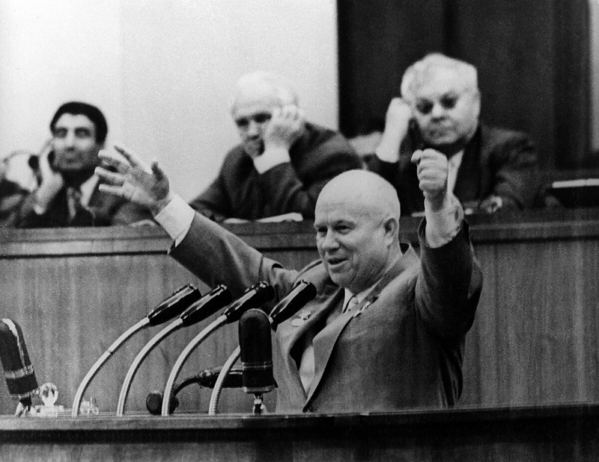 Хрущев маленков булганин. Хрущев никита сергеевич фото. Пленум 1965 года. Пленум цк кпсс сентябрь 1953 г. Секретарь кпсс 1953.