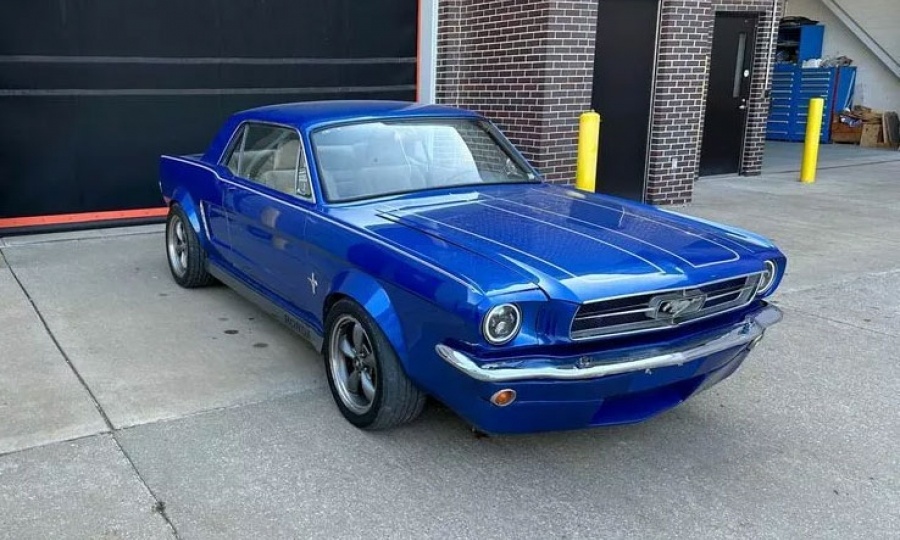 Ford Mustang 1965 года, который на самом деле является Honda Accord 2005 года