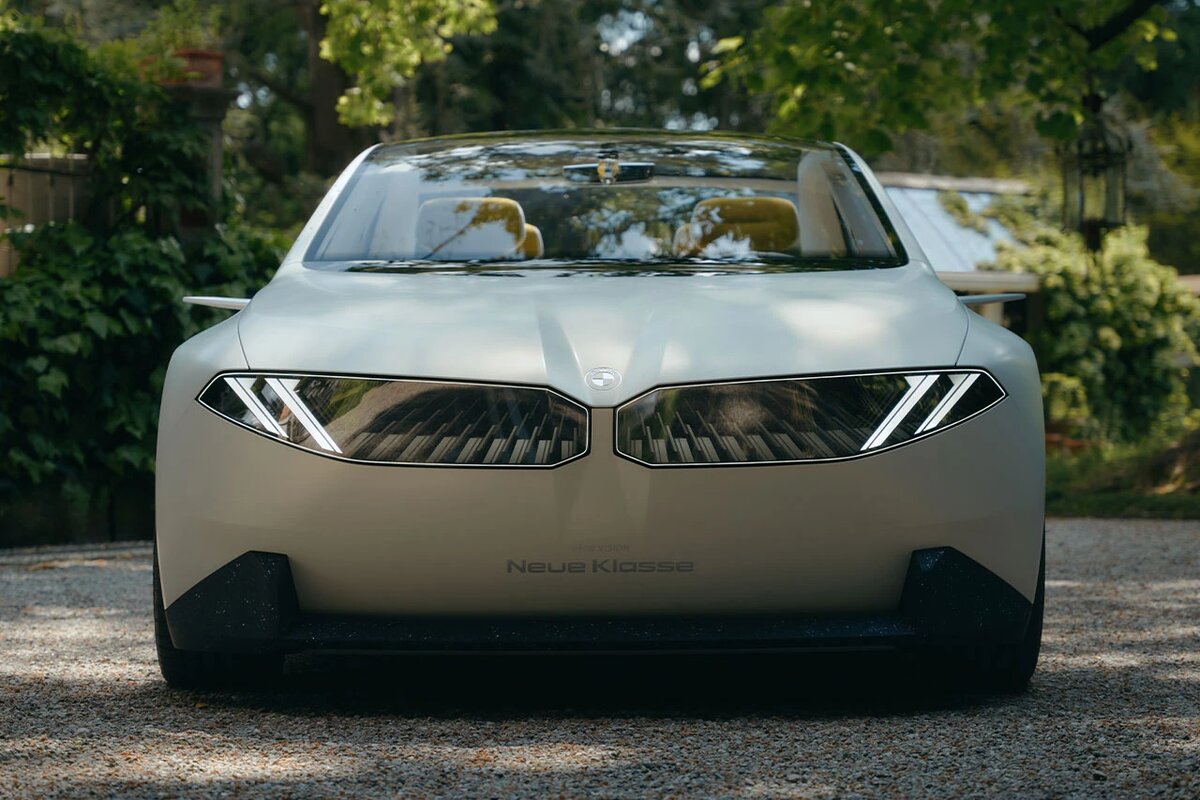 BMW Vision 100 Concept Tour